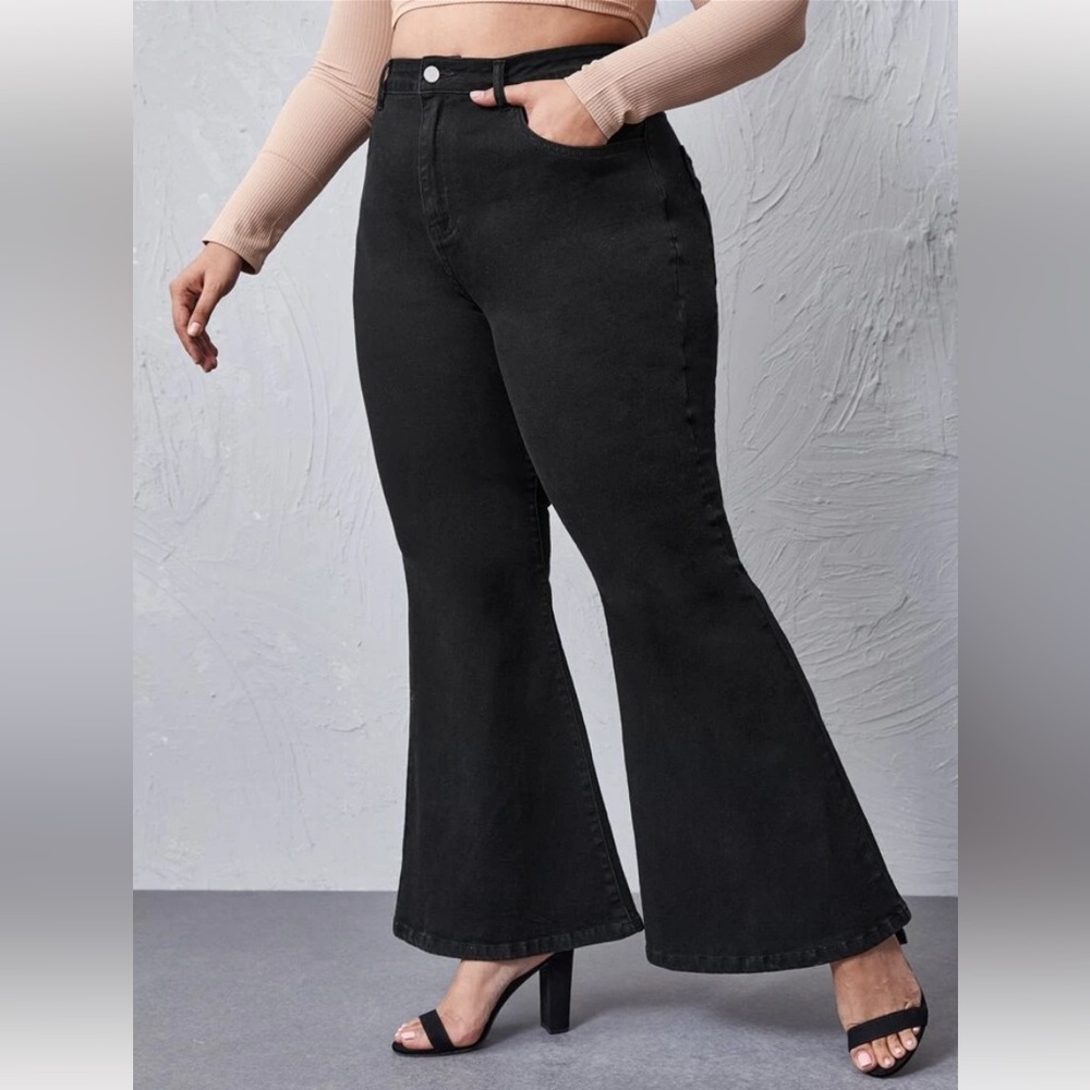 Shein curve Slant Pocket Flare Leg Jeans Without Belt. Stretch. Black Jeans